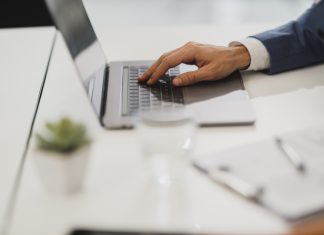 Преимущества и особенности услуг банка Тинькофф для ИП