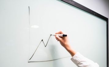 В Подмосковье продолжаются работы по возведению новой поликлиники